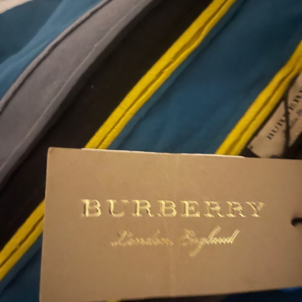 Vintage Burberry Wool Scarf – Rare Collectible NWT - Picture 11 of 14